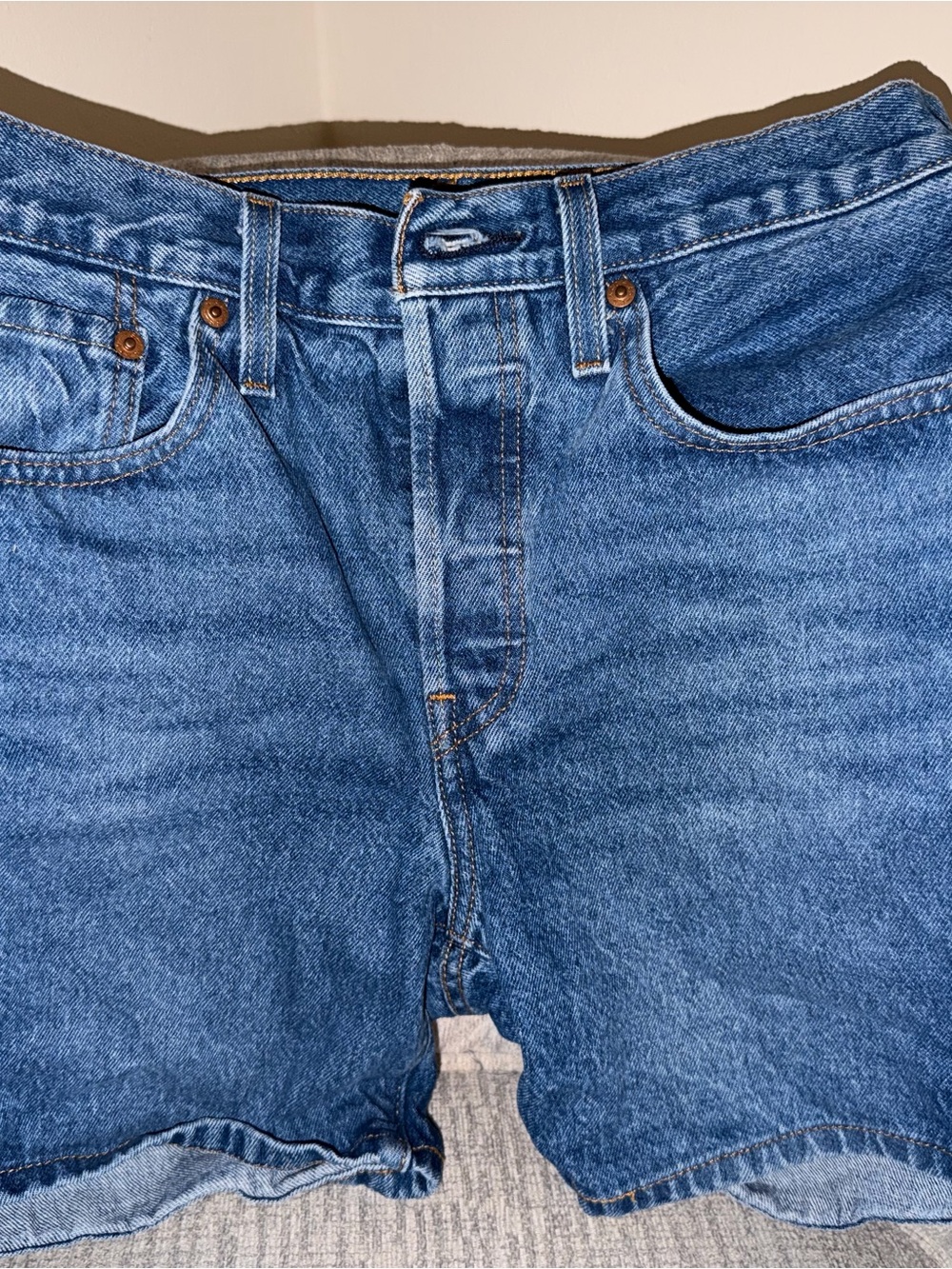 Vintage Levi's Medium Blue Relaxed Fit women’s Jean shorts 🩳